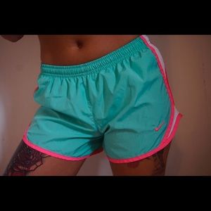 🤸🏽‍♀️RETRO STYLE🏅NIKE DRIFIT🏐ATHLETIC SHORTS